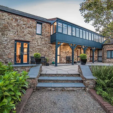 Timber Hill - Parkfields Villa Haverfordwest Buitenkant foto