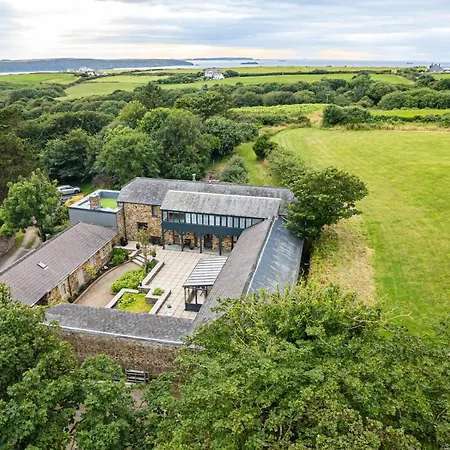 Timber Hill - Parkfields Villa Haverfordwest Buitenkant foto